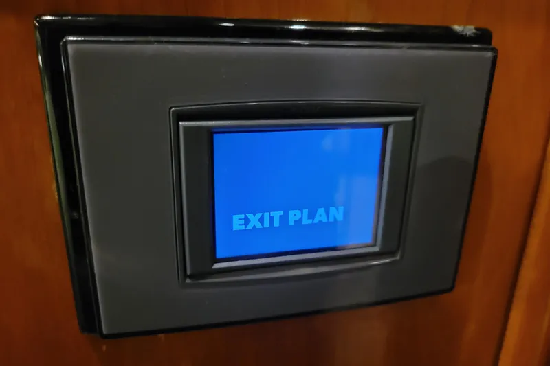  Yacht Photos Pics Touchscreen displaying "Exit Plan" on 2001 Carver 570 Voyager Pilothouse yacht.