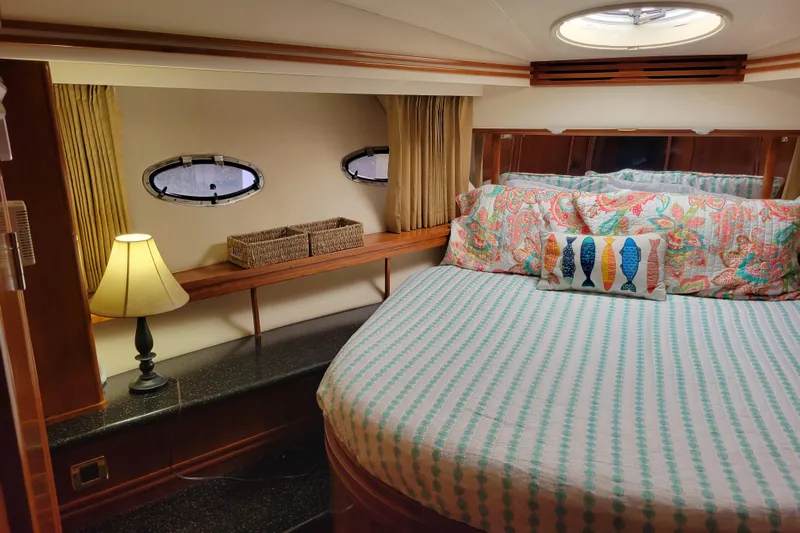  Yacht Photos Pics Luxurious bedroom in 2001 Carver 570 Voyager Pilothouse yacht with cozy decor.
