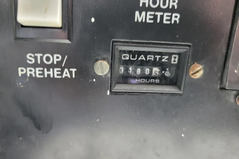  Yacht Photos Pics Hour meter reading 3180.5 hours on 2001 Carver 570 Voyager Pilothouse.