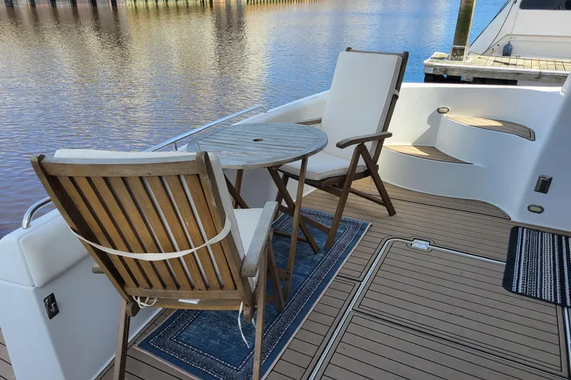  Yacht Photos Pics Deck seating on 2001 Carver 570 Voyager Pilothouse yacht, overlooking serene water.