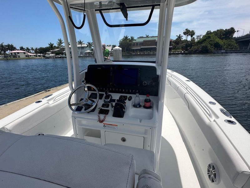 2017 Sea Hunt Gamefish 27