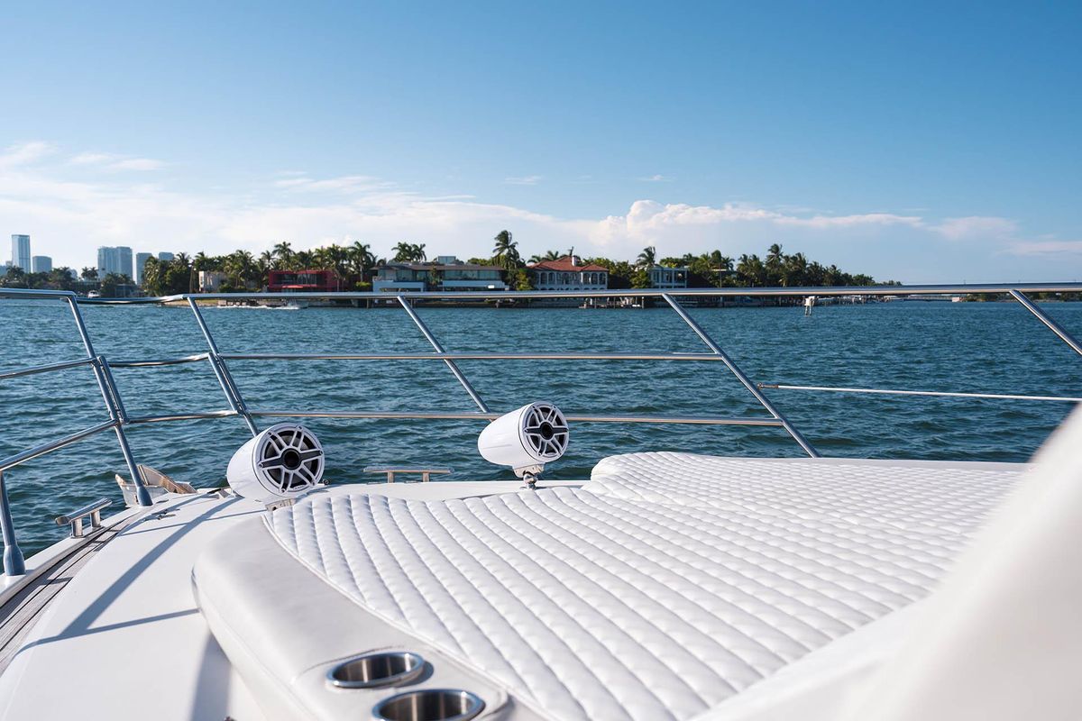 2005 Azimut 65 