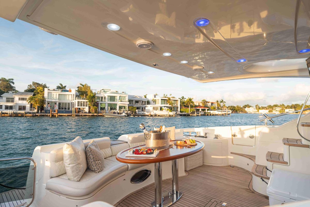 2005 Azimut 65 