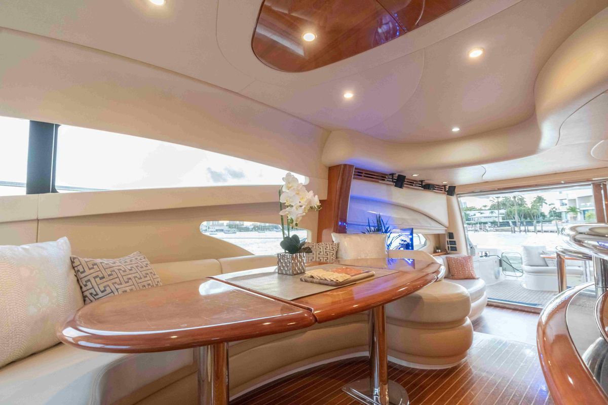 2005 Azimut 65 