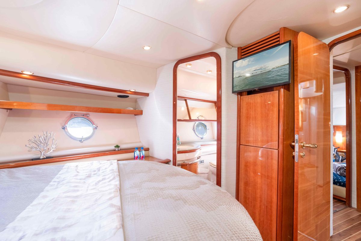 2005 Azimut 65 