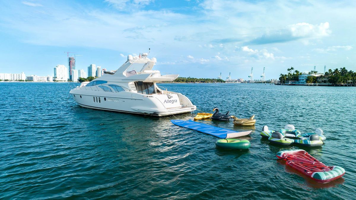 2005 Azimut 65 