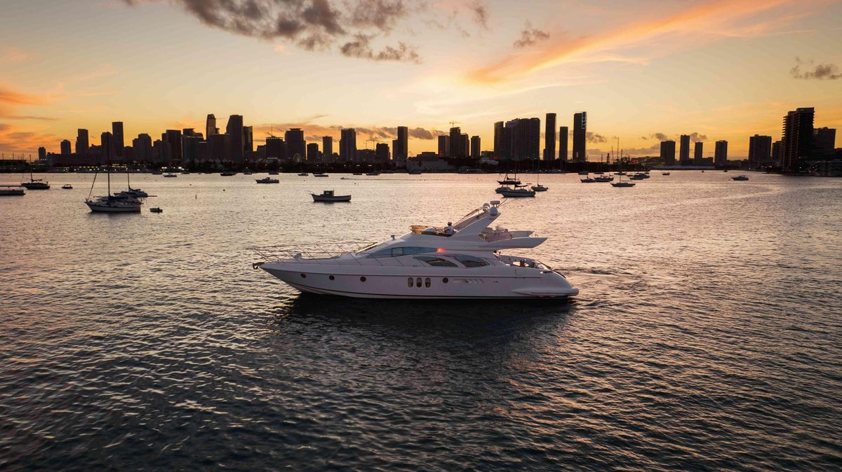 2005 Azimut 65 