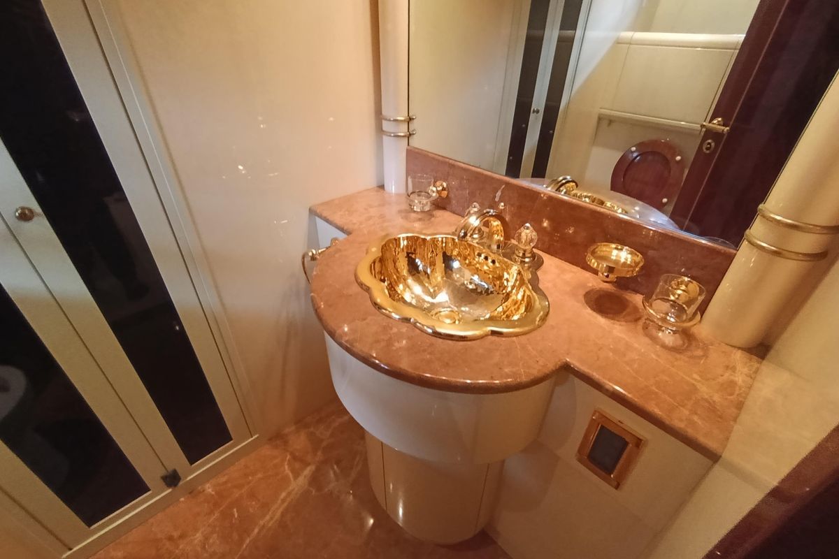 2001 Mangusta 73 