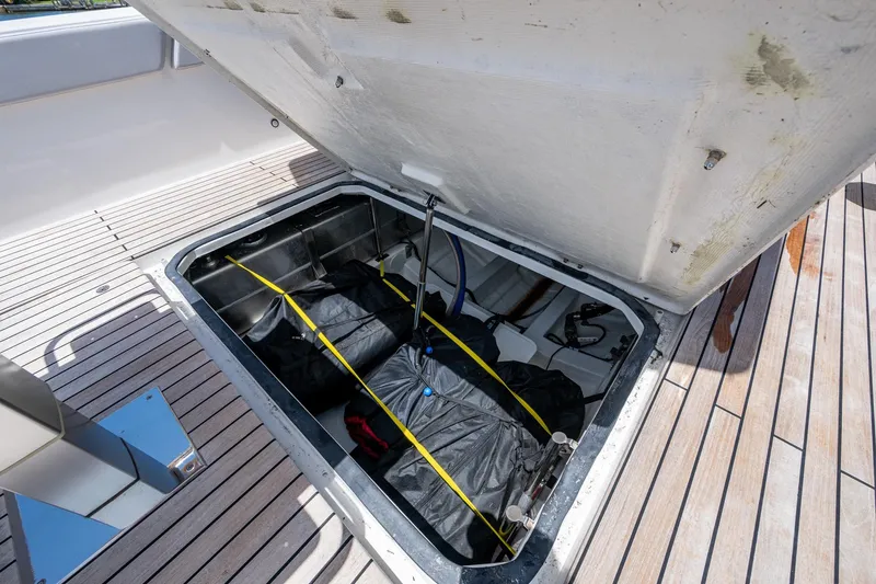Drei Kinder Yacht Photos Pics Open storage compartment on 2023 Schaefer V33 yacht deck.