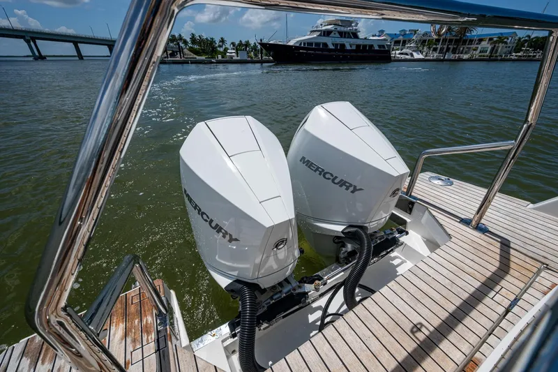 Drei Kinder Yacht Photos Pics 2023 Schaefer V33 boat with dual Mercury outboard engines on a sunny day.