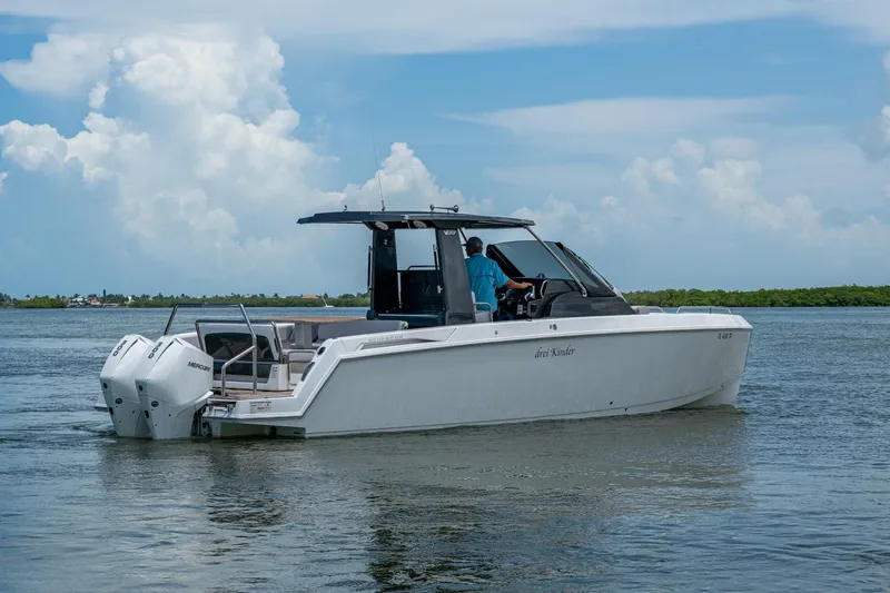 Drei Kinder Yacht Photos Pics 2023 Schaefer V33 boat cruising on calm waters under a cloudy sky.