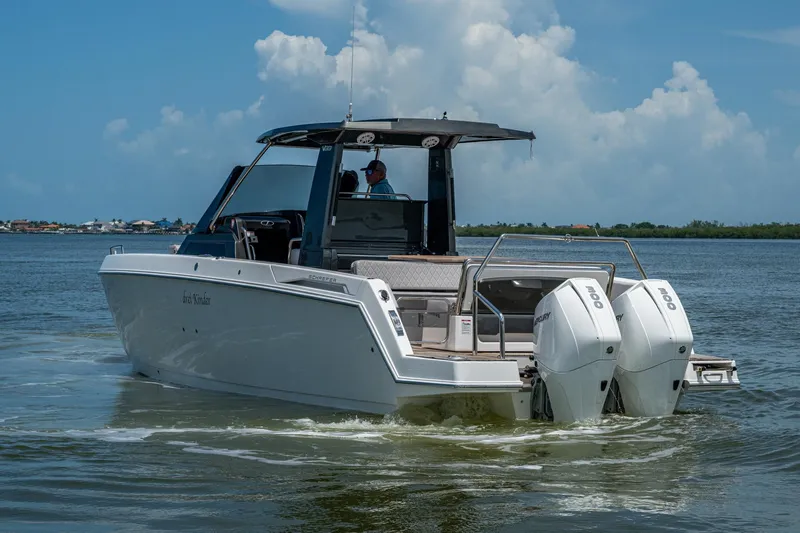 Drei Kinder Yacht Photos Pics 2023 Schaefer V33 boat cruising on calm waters under a clear blue sky.