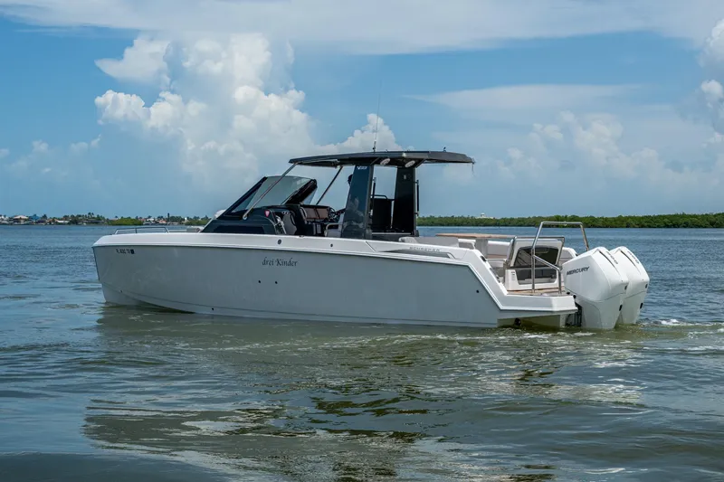 Drei Kinder Yacht Photos Pics 2023 Schaefer V33 boat cruising on calm waters under a clear blue sky.