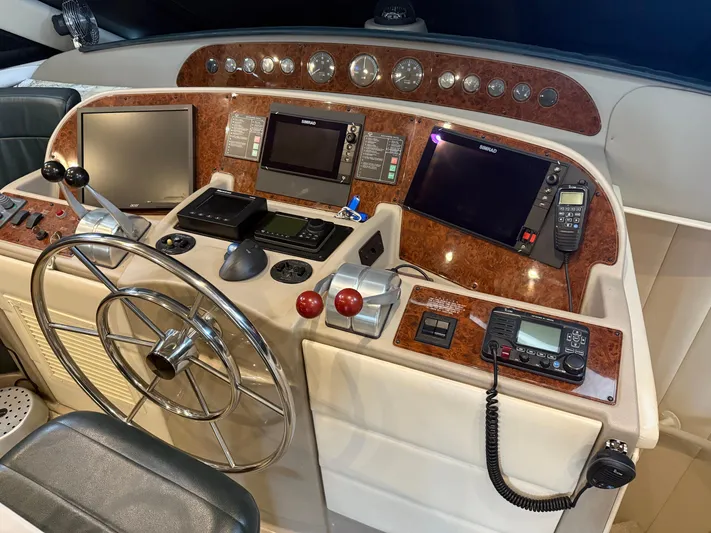 The Office Yacht Photos Pics 2001 Bayliner 5288 Pilot House Motoryacht helm with navigation equipment and controls.