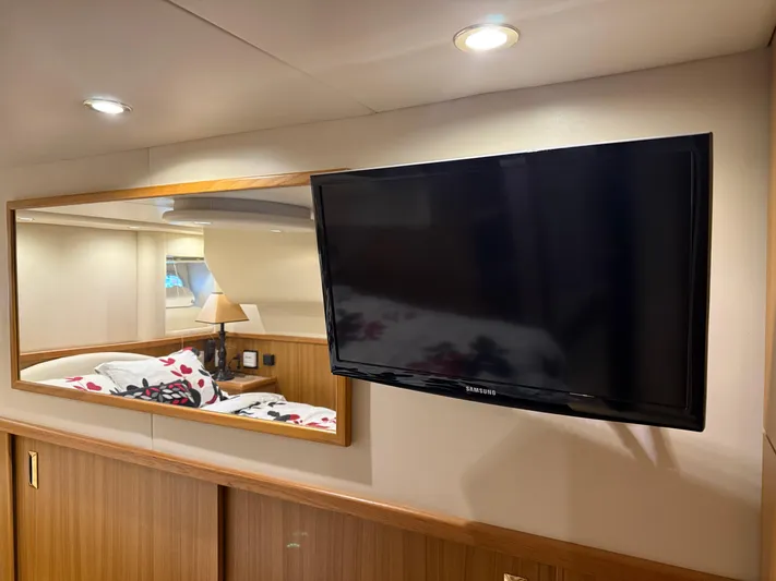 The Office Yacht Photos Pics Interior of 2001 Bayliner 5288 Pilot House Motoryacht with TV and mirror.