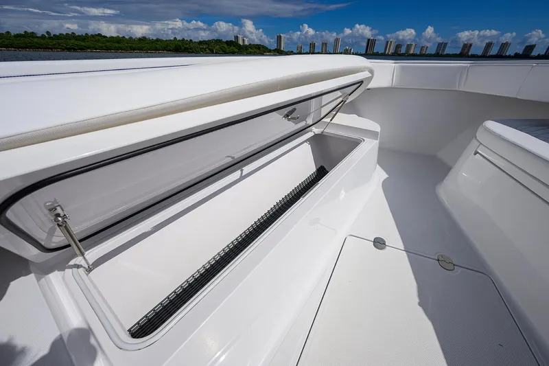 Two Krickets Yacht Photos Pics Bahama 41 Two Krickets - Bow