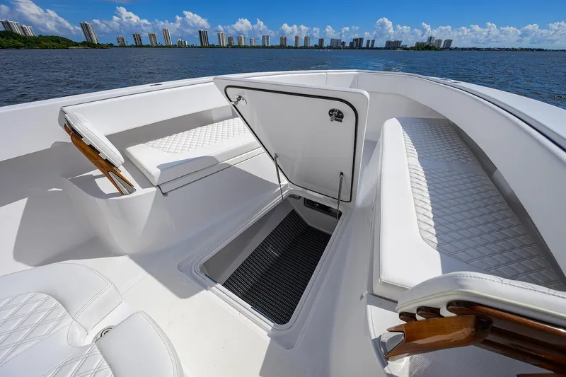 Two Krickets Yacht Photos Pics Bahama 41 Two Krickets - Bow