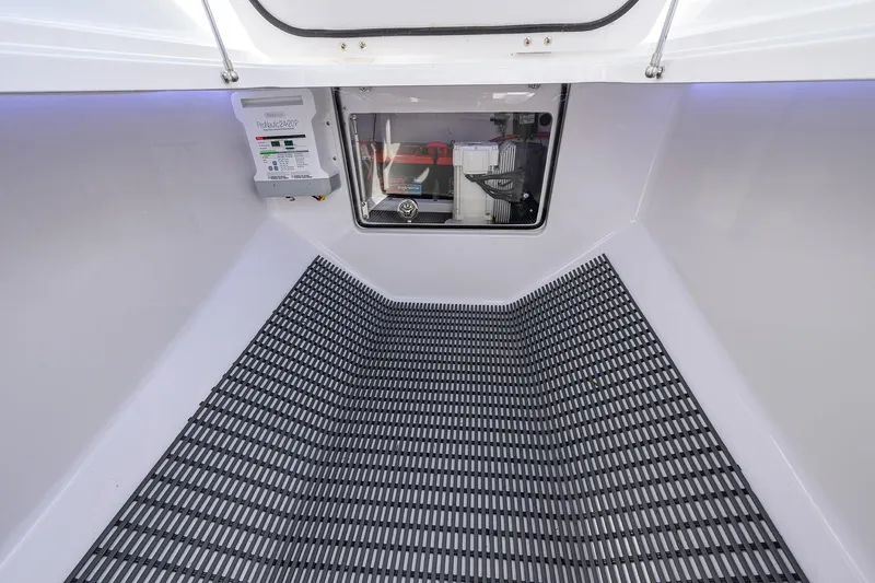 Two Krickets Yacht Photos Pics Bahama 41 Two Krickets - Bow