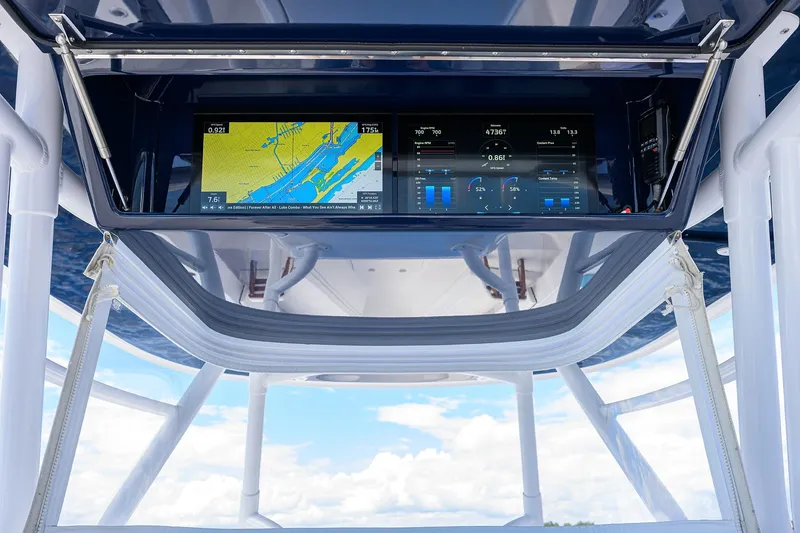 Two Krickets Yacht Photos Pics Bahama 41 Two Krickets - Helm