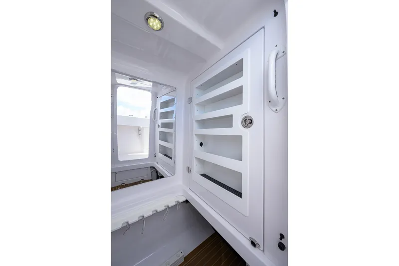 Two Krickets Yacht Photos Pics Bahama 41 Two Krickets - Helm