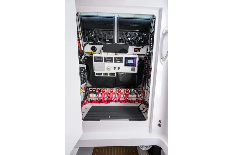 Two Krickets Yacht Photos Pics Bahama 41 Two Krickets - Helm