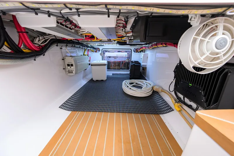 Two Krickets Yacht Photos Pics Bahama 41 Two Krickets - Helm