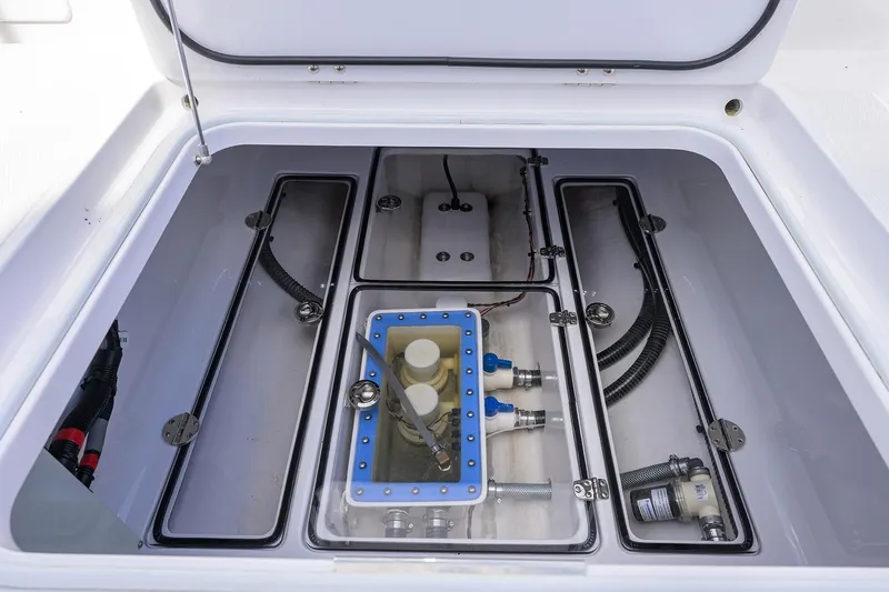 Two Krickets Yacht Photos Pics Bahama 41 Two Krickets - Cockpit