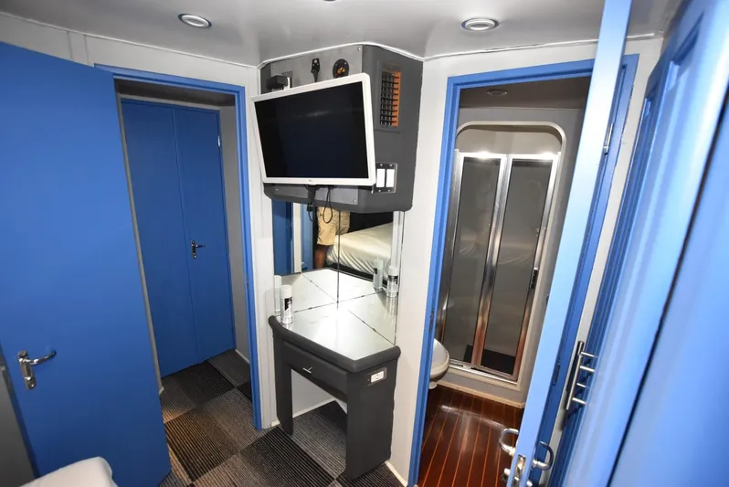 For Reel Yacht Photos Pics 1997 Viking 50 Convertible yacht interior with TV, mirror, and shower.