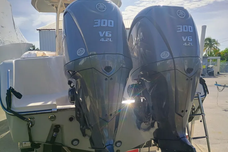 271-508 Brokerage Joe Yacht Photos Pics 2023 Grady-White Canyon 271 with twin Yamaha 300 V6 4.2L outboard engines.