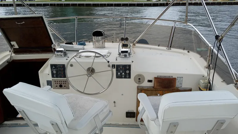 Revanche II Yacht Photos Pics Helm of 1986 Hatteras 53 Extended Deckhouse Motor Yacht with dual captain chairs.