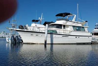 Hatteras 53 Extended Deckhouse