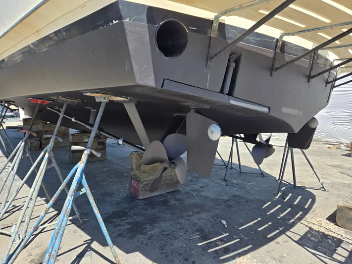 Revanche II Yacht Photos Pics 1986 Hatteras 53 Extended Deckhouse yacht on stands, showcasing propellers and hull details.