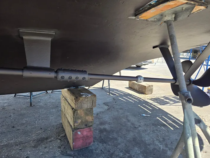 Revanche II Yacht Photos Pics Bottom view of a 1986 Hatteras 53 Extended Deckhouse, showing propeller and support blocks.