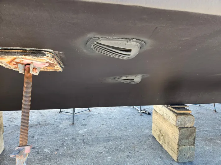 Revanche II Yacht Photos Pics Bottom view of a 1986 Hatteras 53 Extended Deckhouse on blocks, showing hull details.