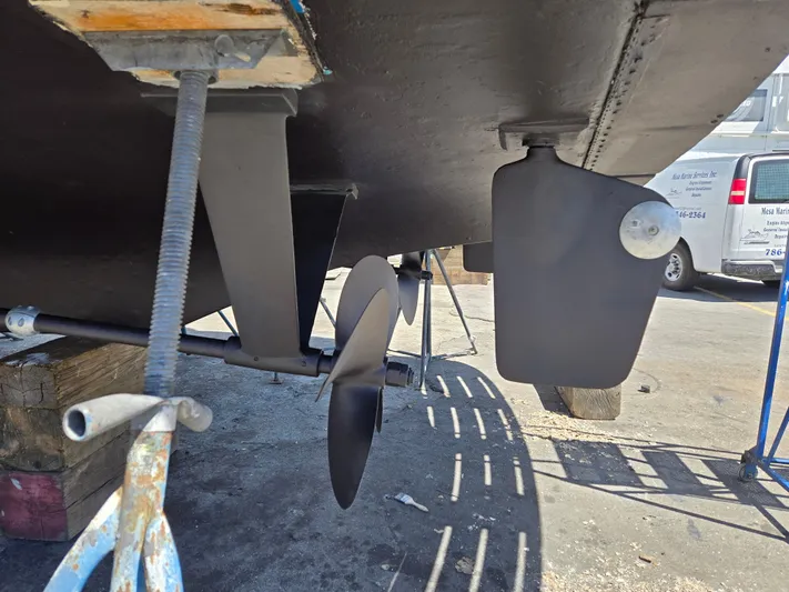 Revanche II Yacht Photos Pics 1986 Hatteras 53 Extended Deckhouse boat propeller and rudder in dry dock.