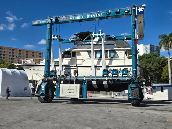 Revanche II Yacht Photos Pics 1986 Hatteras 53 Extended Deckhouse yacht on a boat lift at Merrill-Stevens shipyard.