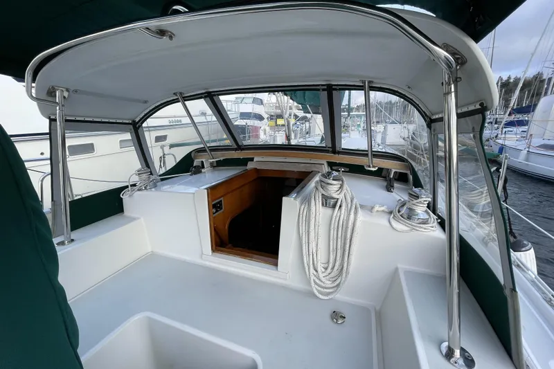 Skimmer Yacht Photos Pics Cockpit of a 2000 Valiant 42 sailboat with ropes and canopy.