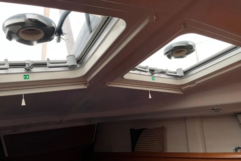 Arrow Yacht Photos Pics Interior view of 2008 Jeanneau Sun Odyssey 45 yacht skylights.