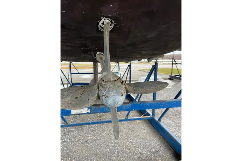 Arrow Yacht Photos Pics Propeller of 2008 Jeanneau Sun Odyssey 45 sailboat on a stand.