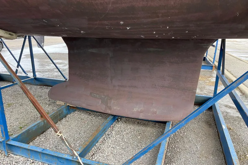 Arrow Yacht Photos Pics Keel of 2008 Jeanneau Sun Odyssey 45 sailboat on a metal stand.