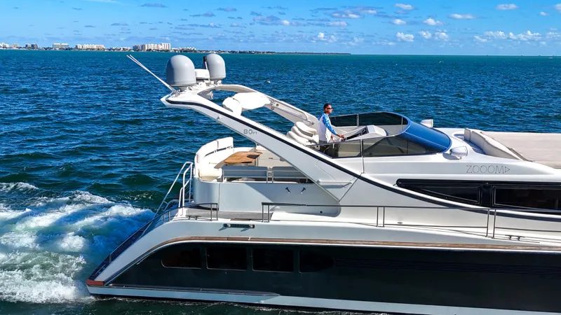 Zooom Yacht Photos Pics 