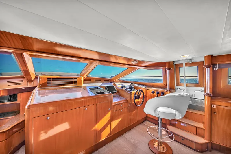 Zooom Yacht Photos Pics 