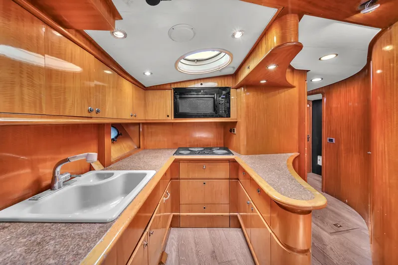 Zooom Yacht Photos Pics 