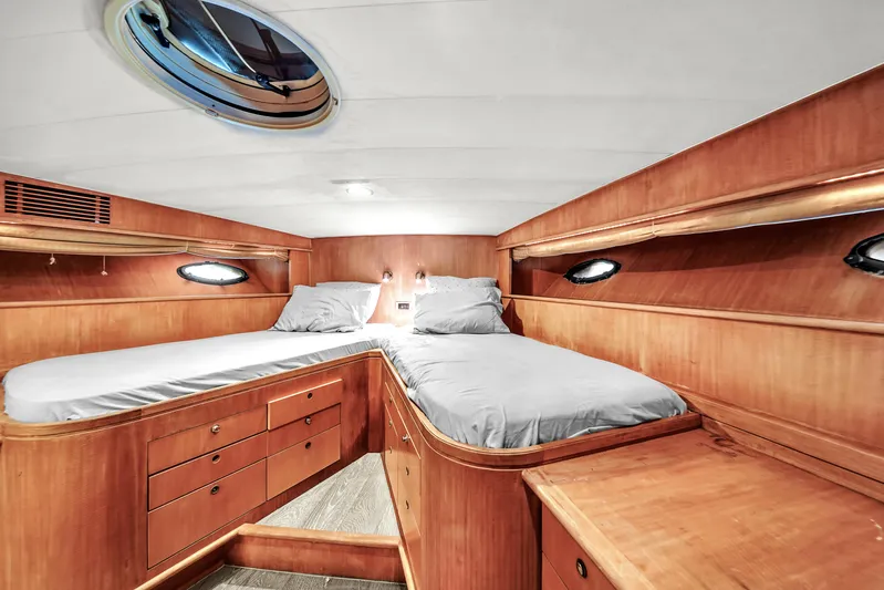 Zooom Yacht Photos Pics 