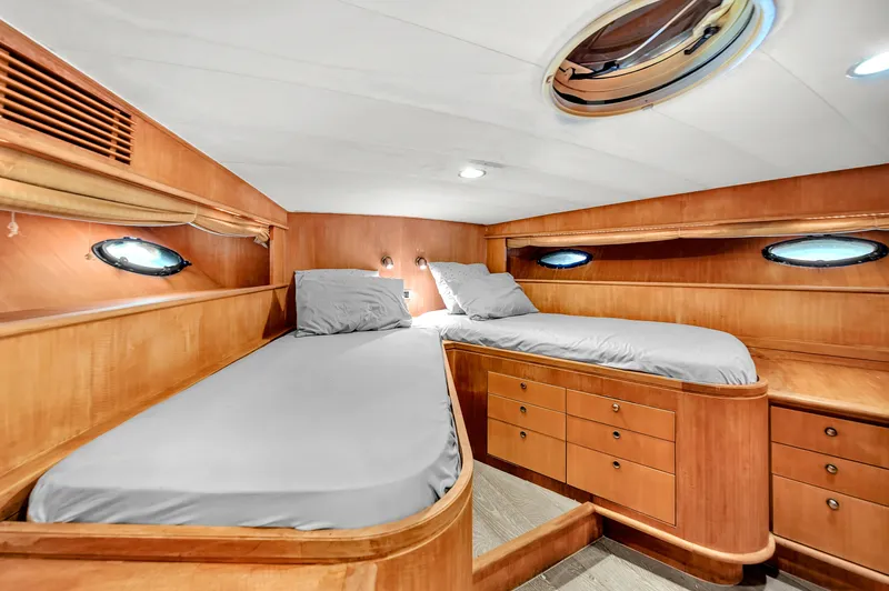 Zooom Yacht Photos Pics 