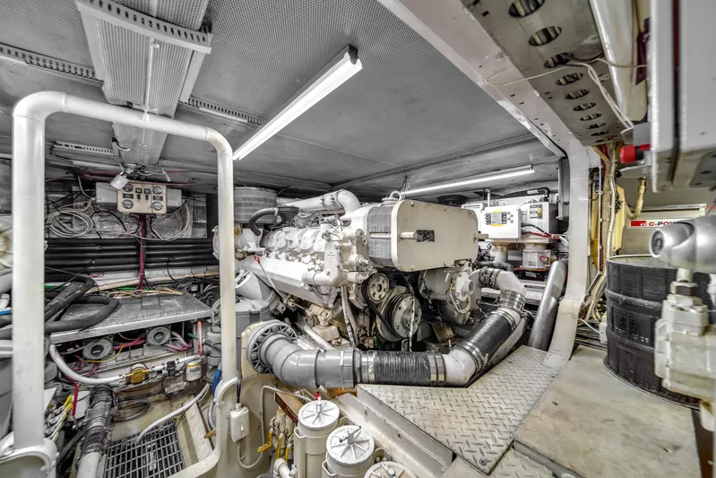 Zooom Yacht Photos Pics 