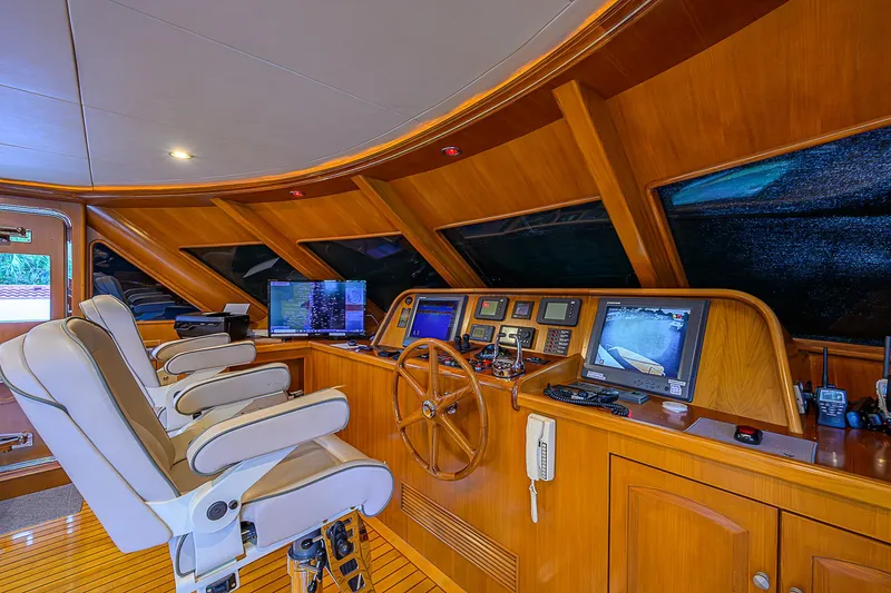 Scott Free Yacht Photos Pics Luxurious 2008 President Tri-Deck yacht helm with wood finish and advanced navigation systems.