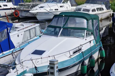 1990 Cruisers Yachts 25/70