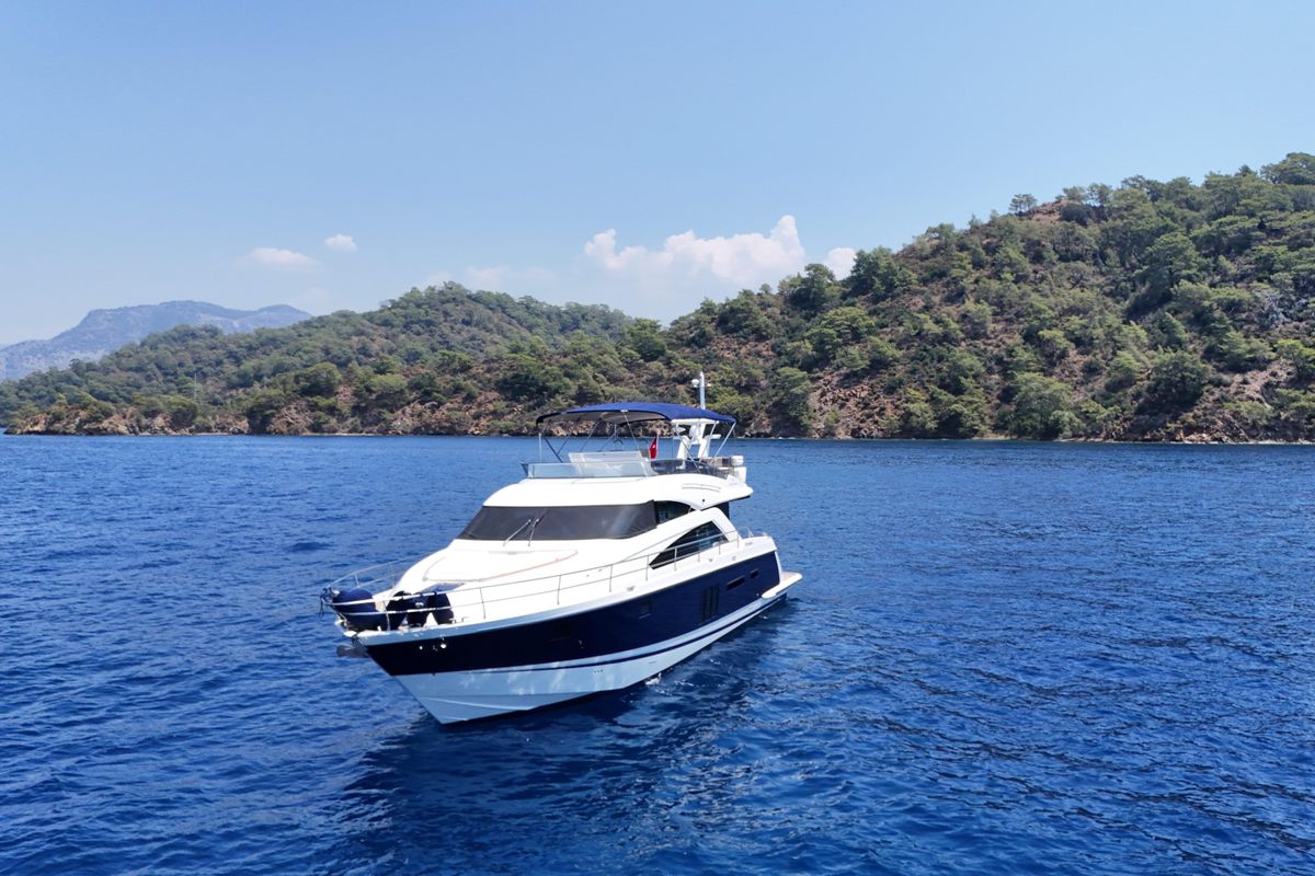 2013 Fairline 61 