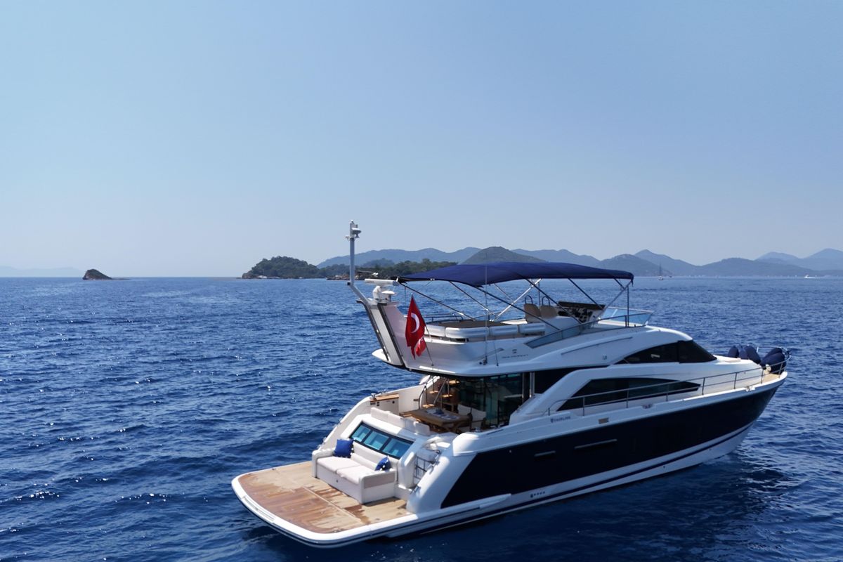 2013 Fairline 61 
